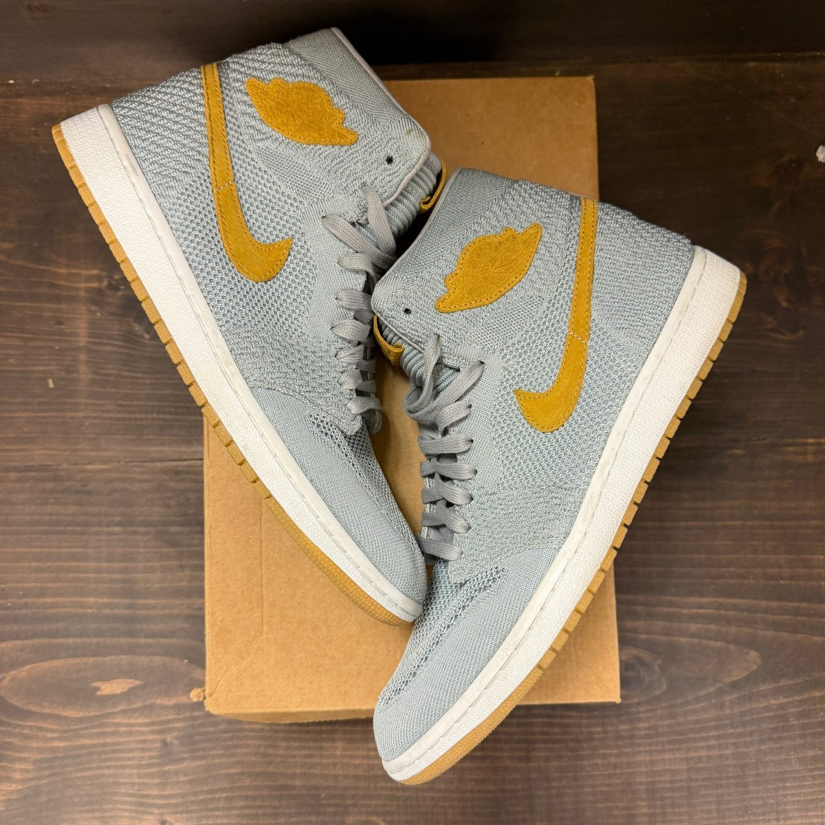 Jordan 1 Retro High Flyknit Wolf Grey Size 11 (Pre-Owned) - Image 2
