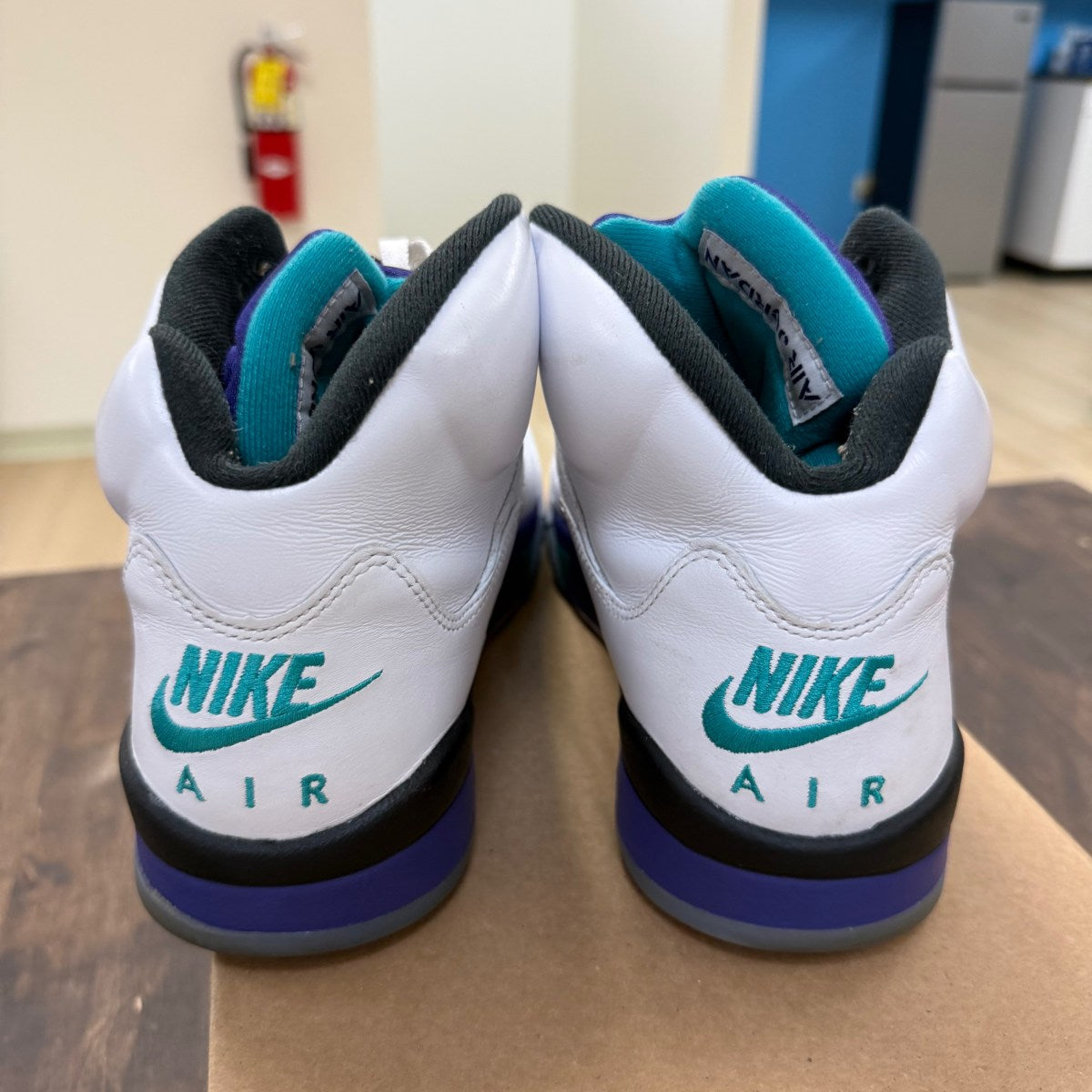 Jordan 5 Retro Grape (2025) Size 10 (Pre-Owned) - Image 3