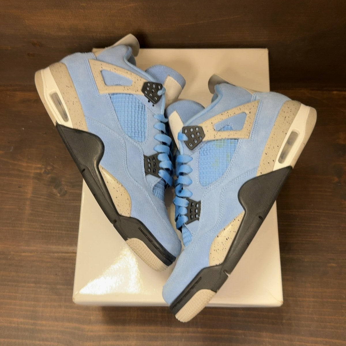 Jordan 4 Retro University Blue Size 9 (Pre-Owned)