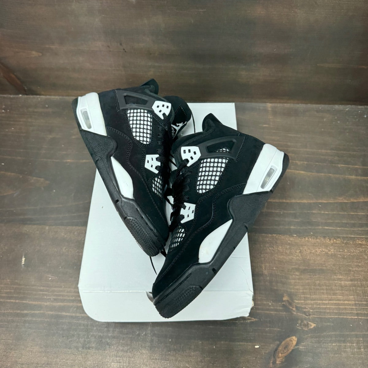 Jordan 4 Retro White Thunder (GS) - Image 2