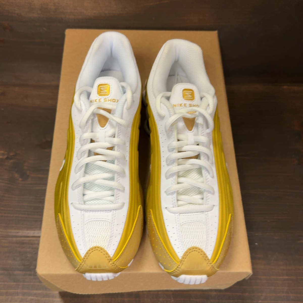 Nike Shox R4 Metallic Gold White (GS) Size 5Y - Image 3