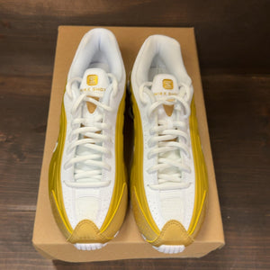 Nike Shox R4 Metallic Gold White (GS) Size 5Y - Image 3