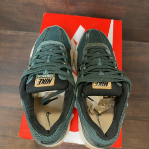 Nike Zoom Vomero 5 Vintage Green Light Orewood Brown Hemp Chrome (Women's) Size 9W (Pre-Owned)