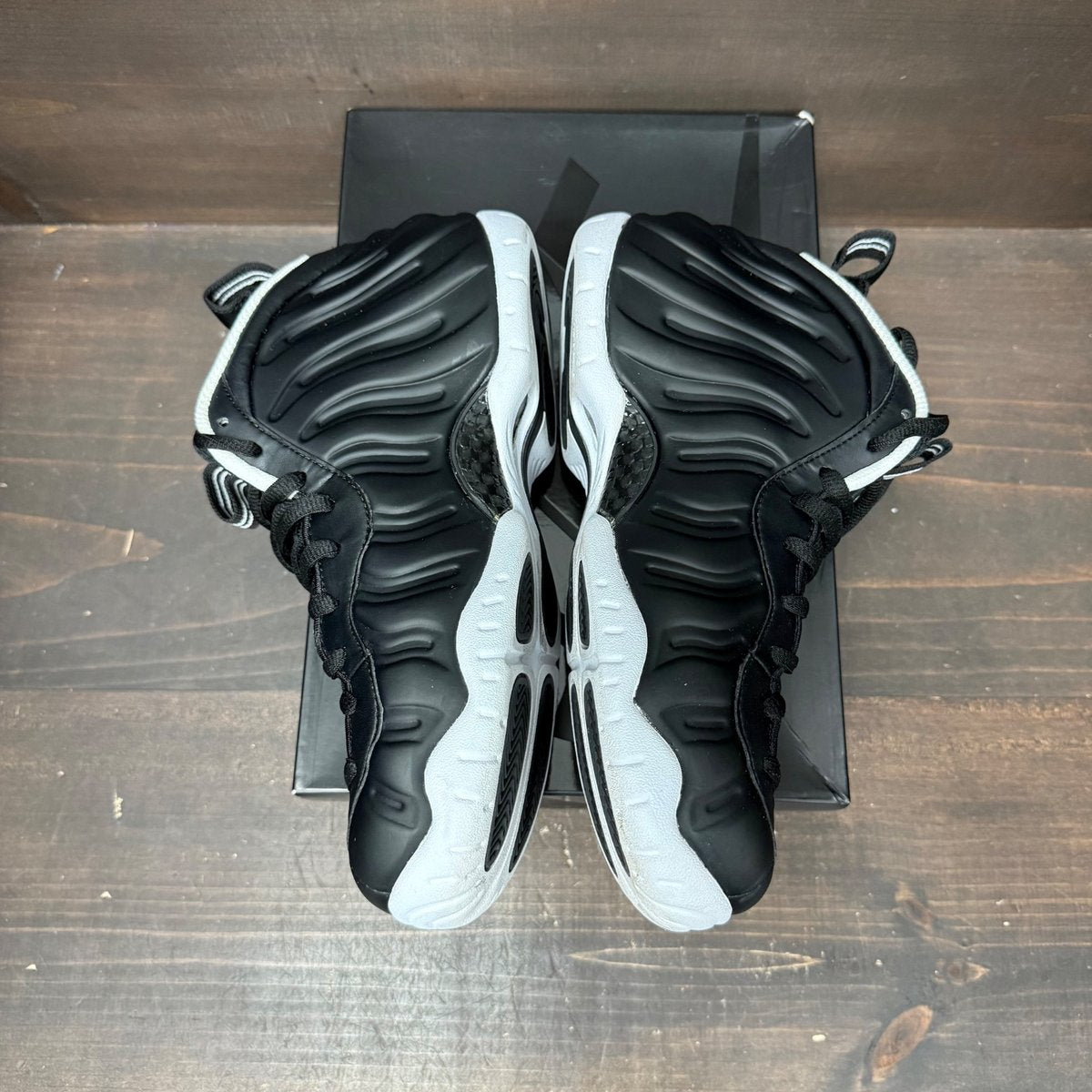 Nike Air Foamposite Pro Dr. Doom (2016) Size 9 (Pre-Owned) - side