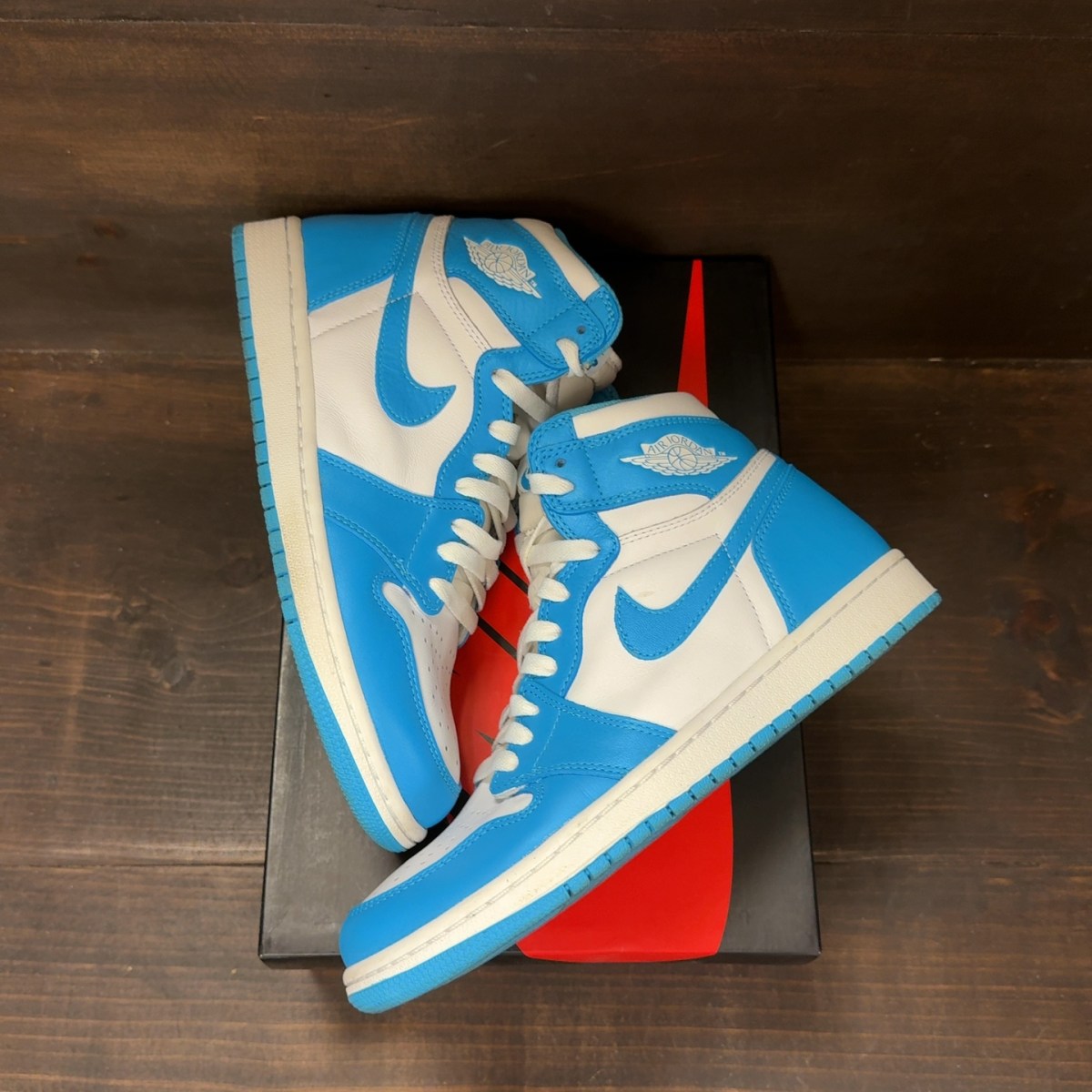 Jordan 1 Retro High OG UNC Size 8 (Pre-Owned) - back