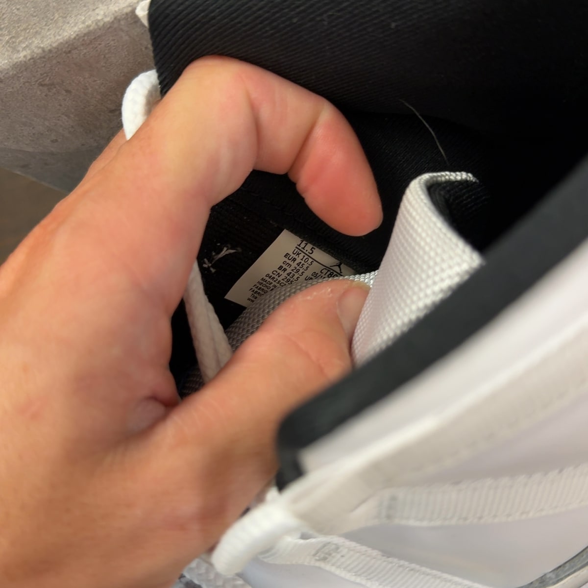 Jordan 11 Retro Legend Blue (2024) Size 11.5 - aux