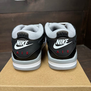 Jordan 4 RM Black Metallic Size 10 - Image 5