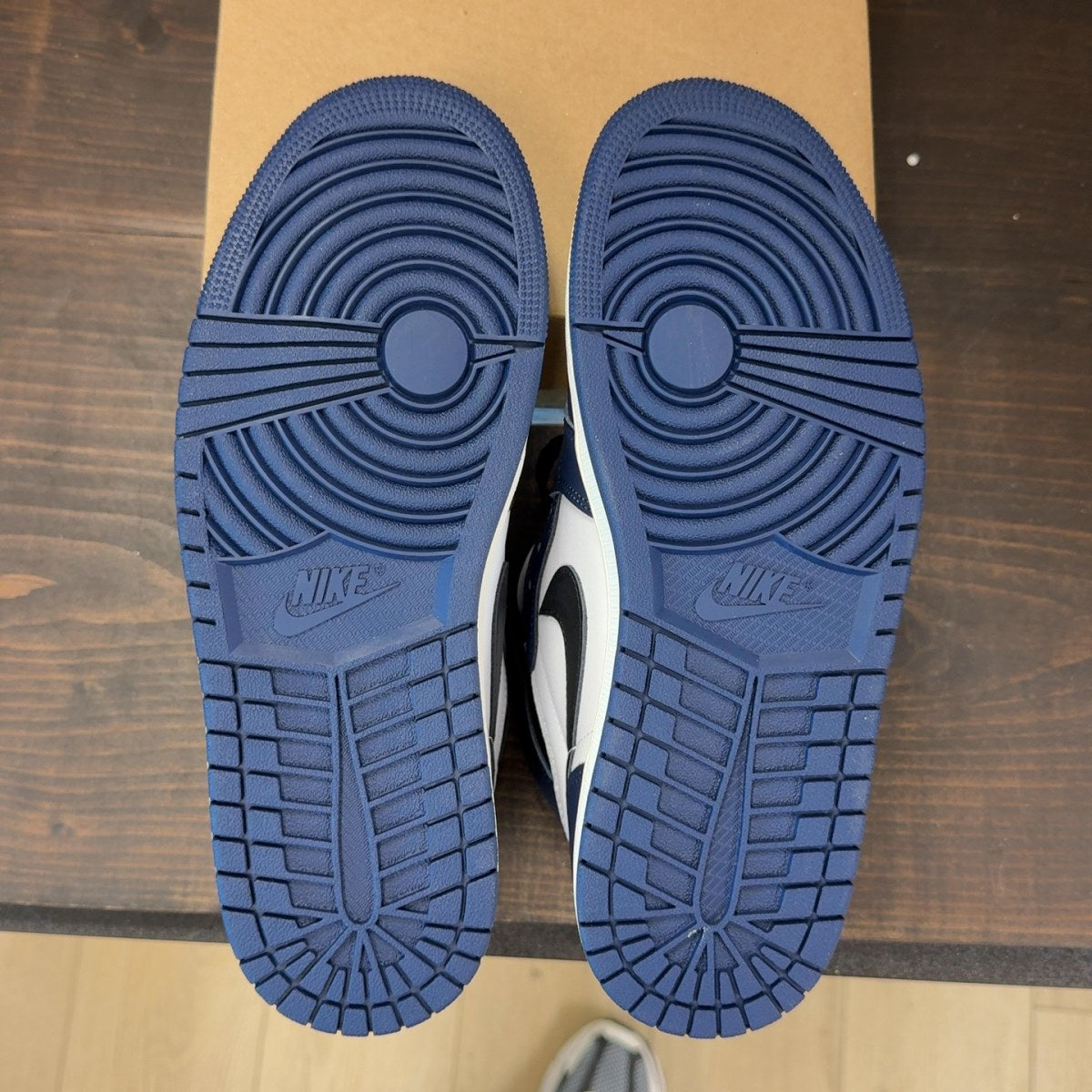 Jordan 1 Retro High OG Midnight Navy Size 9 - Image 8