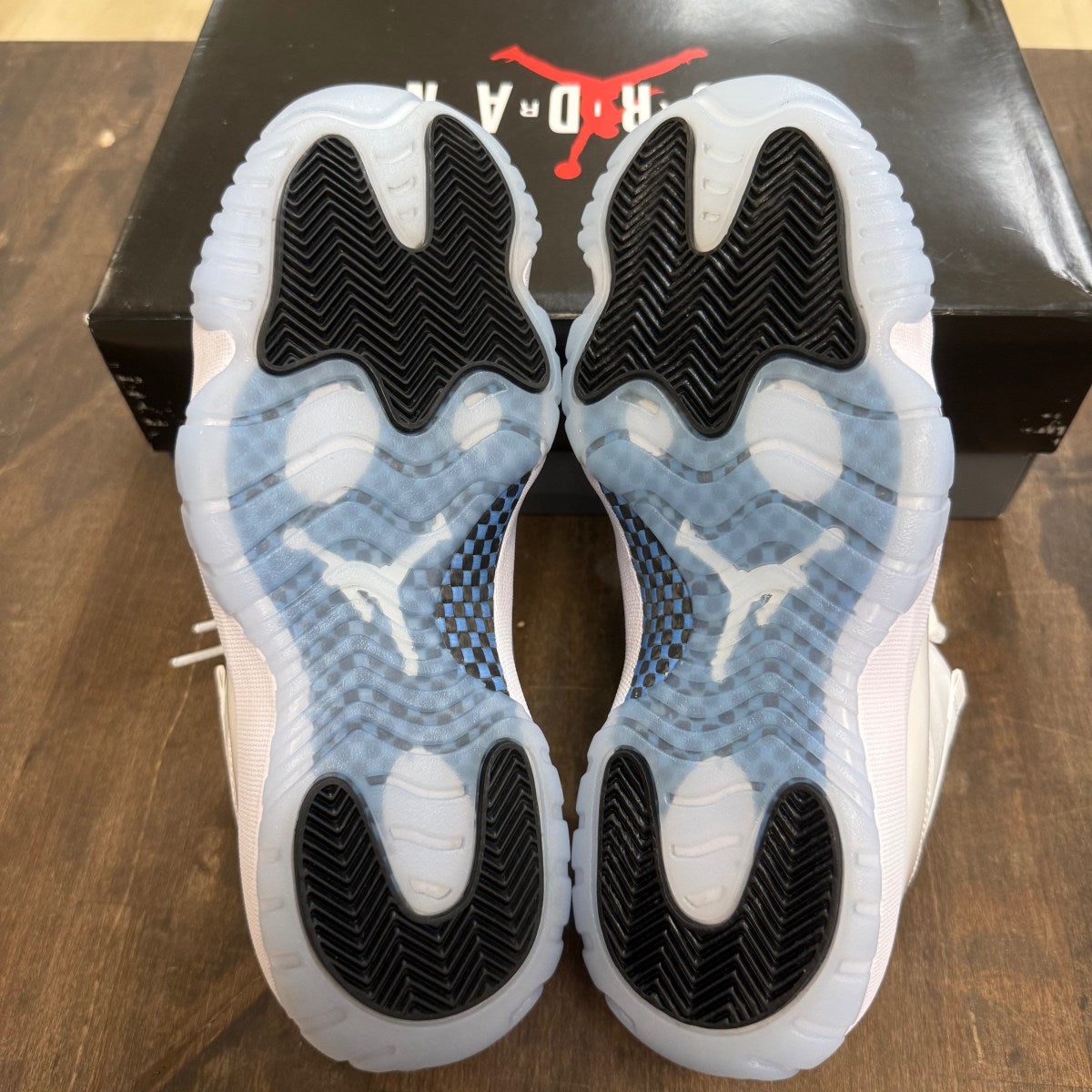 Jordan 11 Retro Low Legend Blue Size 9 (Pre-Owned) - Image 5