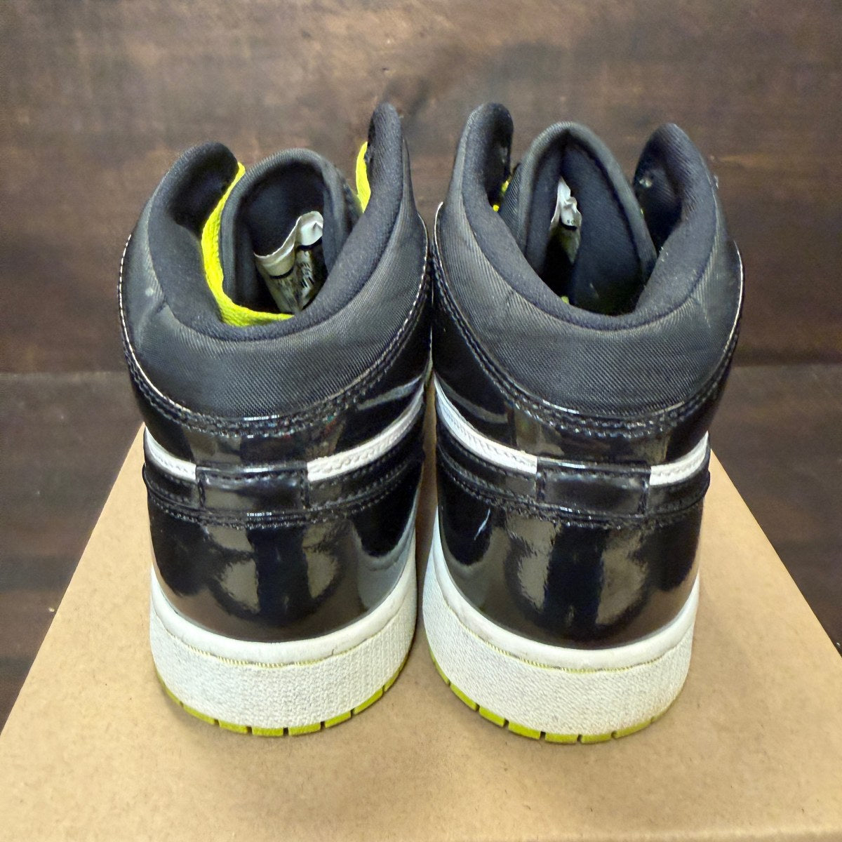 Jordan 1 Mid Black Cyber Mystic Green (GS) Size 6.5Y (Pre-Owned) - Image 4