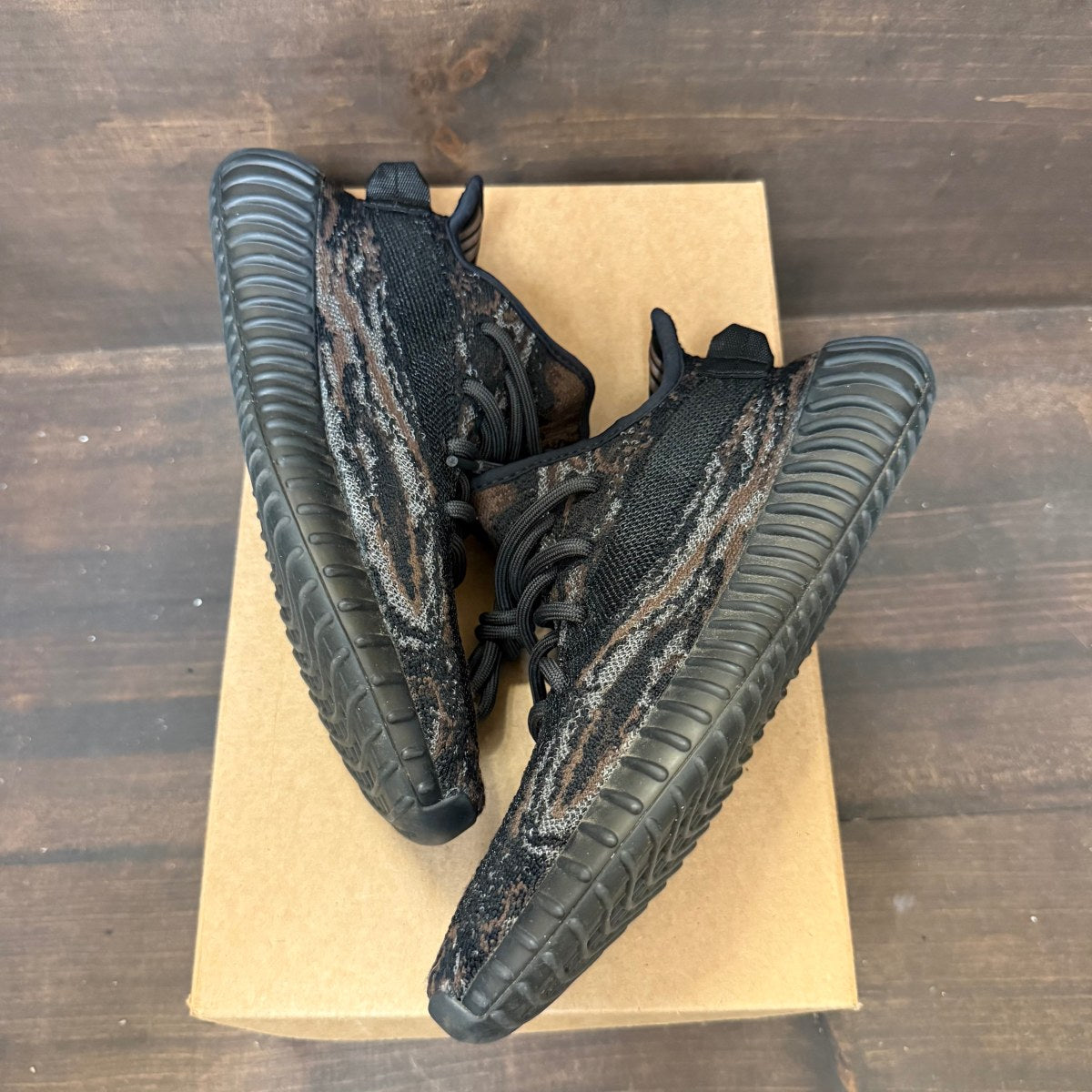 adidas Yeezy Boost 350 V2 MX Rock Size 6 (Pre-Owned) - Image 2