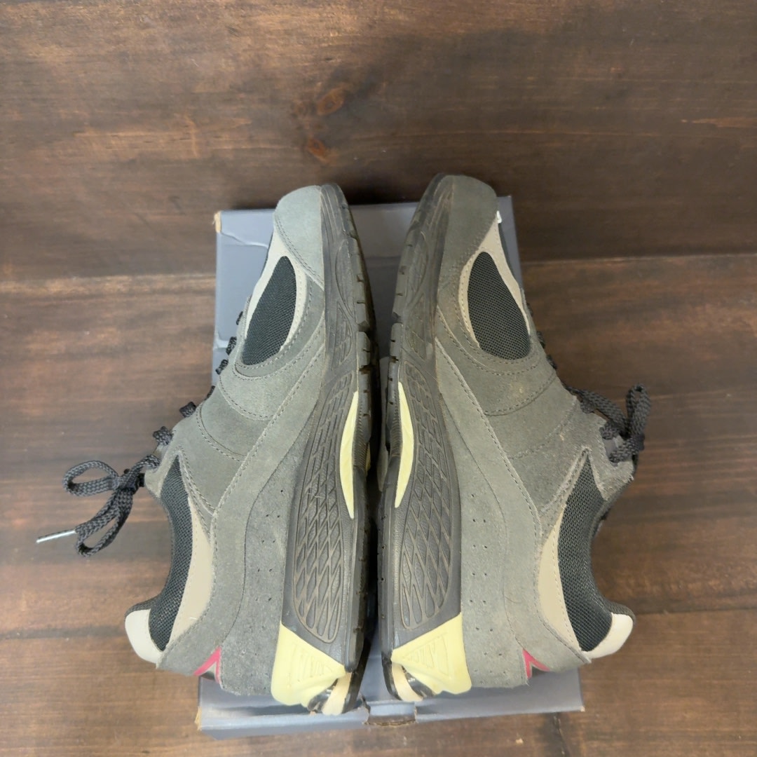 New Balance 2002R Black Grey Size 7 (Pre-Owned)