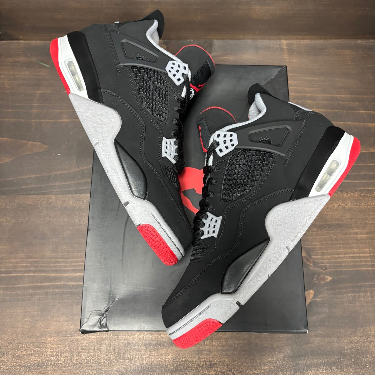 Jordan 4 Retro Bred (2019) - Image 2