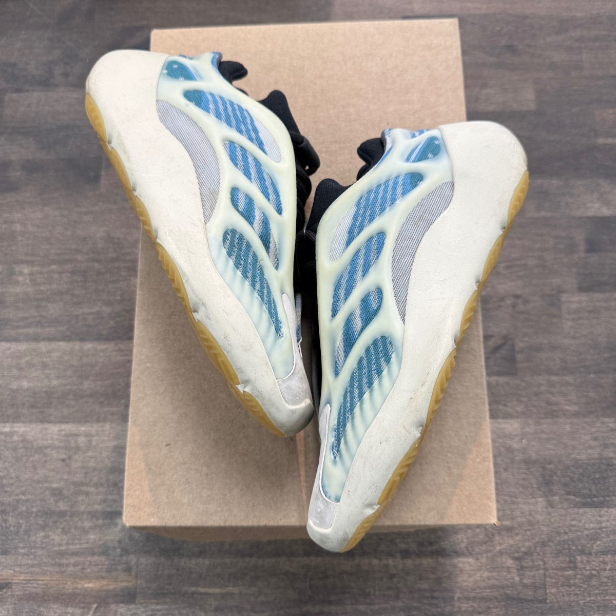 adidas Yeezy 700 V3 Kyanite Size 5 (Pre-Owned) - Image 1