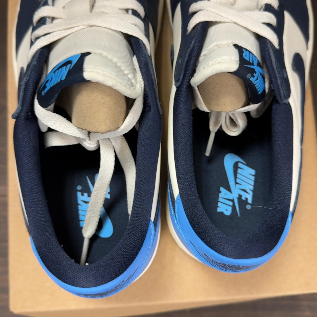 Jordan 1 Low OG Obsidian UNC Size 9.5 (Pre-Owned) - Image 6
