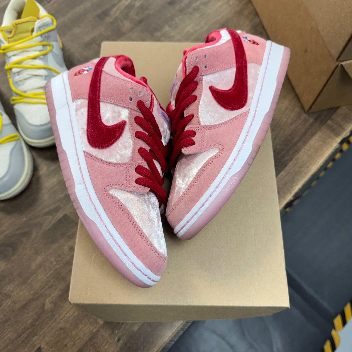 Nike SB Dunk Low StrangeLove Skateboards Size 6.5 (Pre-Owned) - Image 1