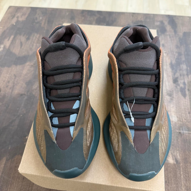 adidas Yeezy 700 V3 Copper Fade Size 6 (Pre-Owned) - Image 2