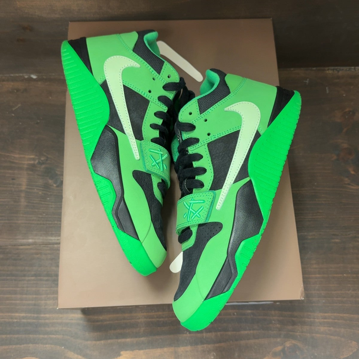 Jordan CJ1 T-Rexx Travis Scott Green Spark - Image 2
