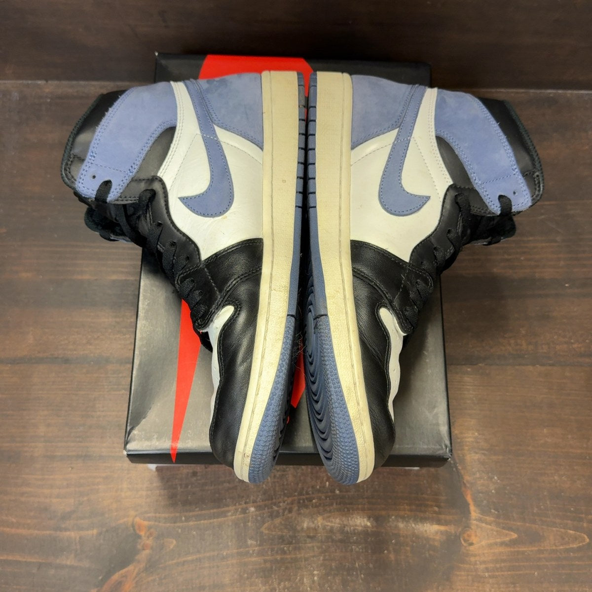 Jordan 1 Retro High Blue Moon Size 10.5 (Pre-Owned) - Image 4