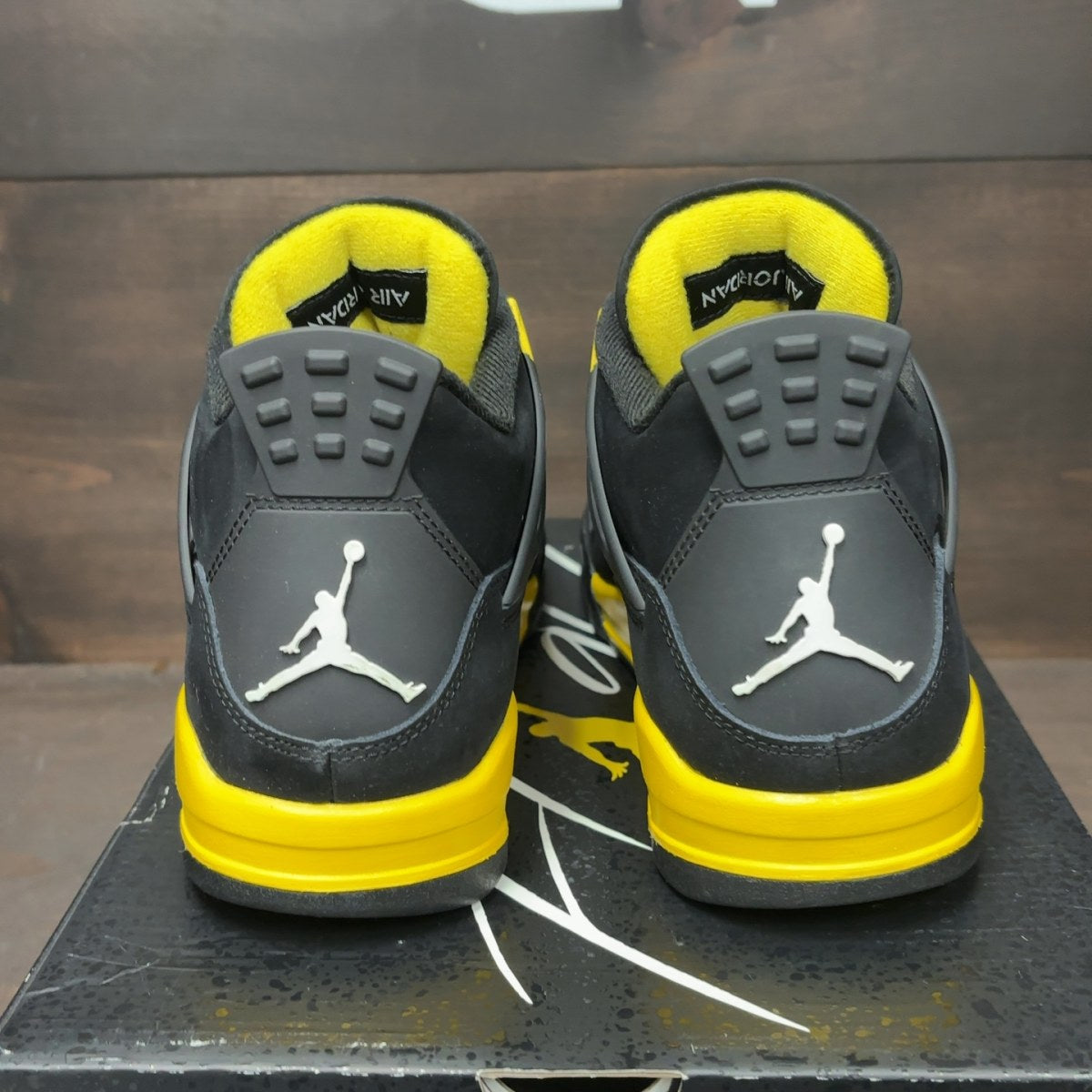 Jordan 4 Retro Thunder (2023) - Image 5