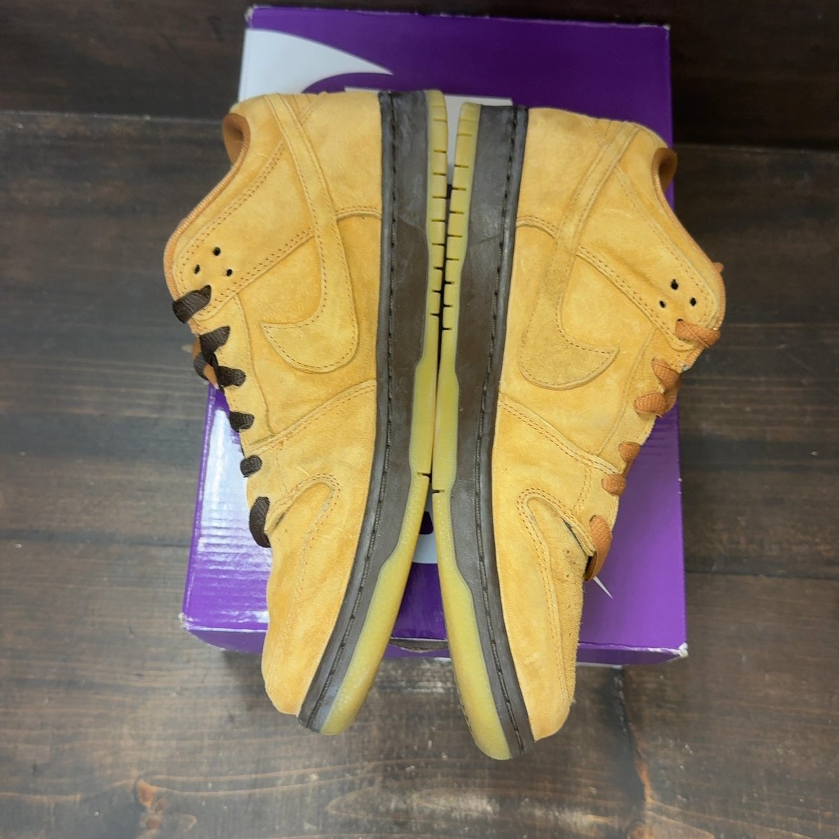 Nike SB Dunk Low Wheat Size 10 (Pre-Owned) - aux