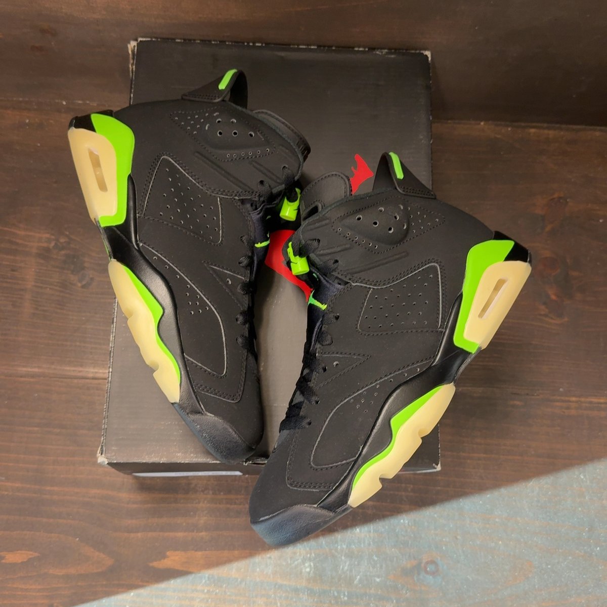Jordan 6 Retro Electric Green Size 8 (Pre-Owned) - back