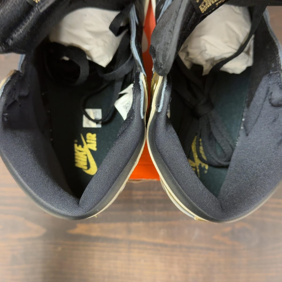 Jordan 1 Retro High OG Black Metallic Gold Size 11 - aux