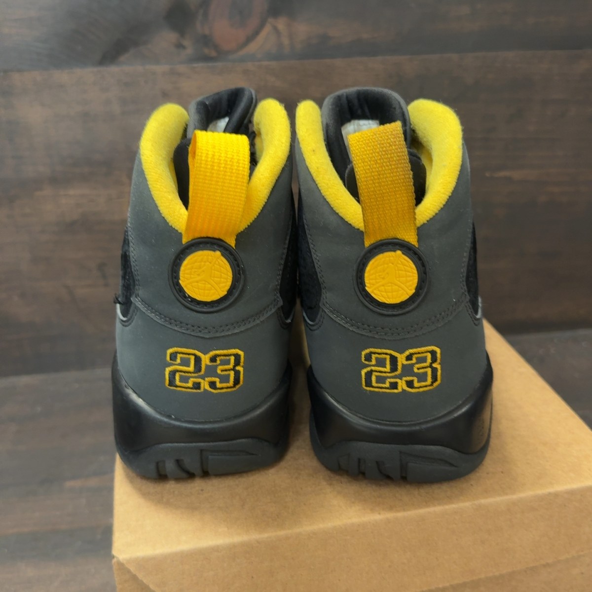 Jordan 9 Retro Dark Charcoal University Gold Size 8 (Pre-Owned) - Image 4