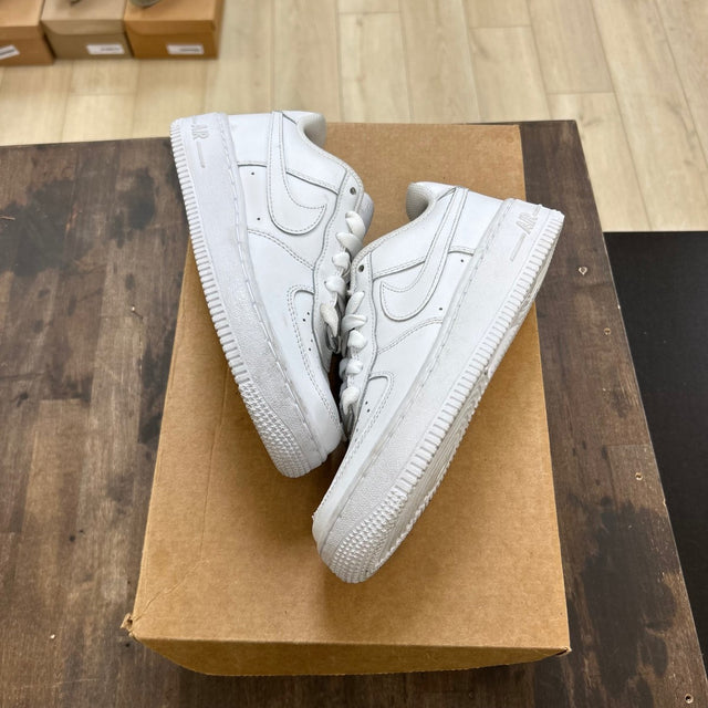 Nike Air Force 1 Low LE Triple White (GS) Size 3.5Y (Pre-Owned) - Image 1