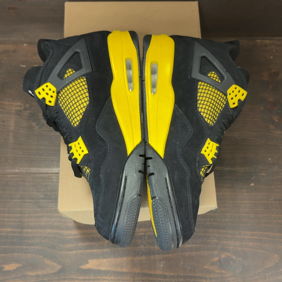 Jordan 4 Retro Thunder (2023) Size 11 (Pre-Owned) - Image 4