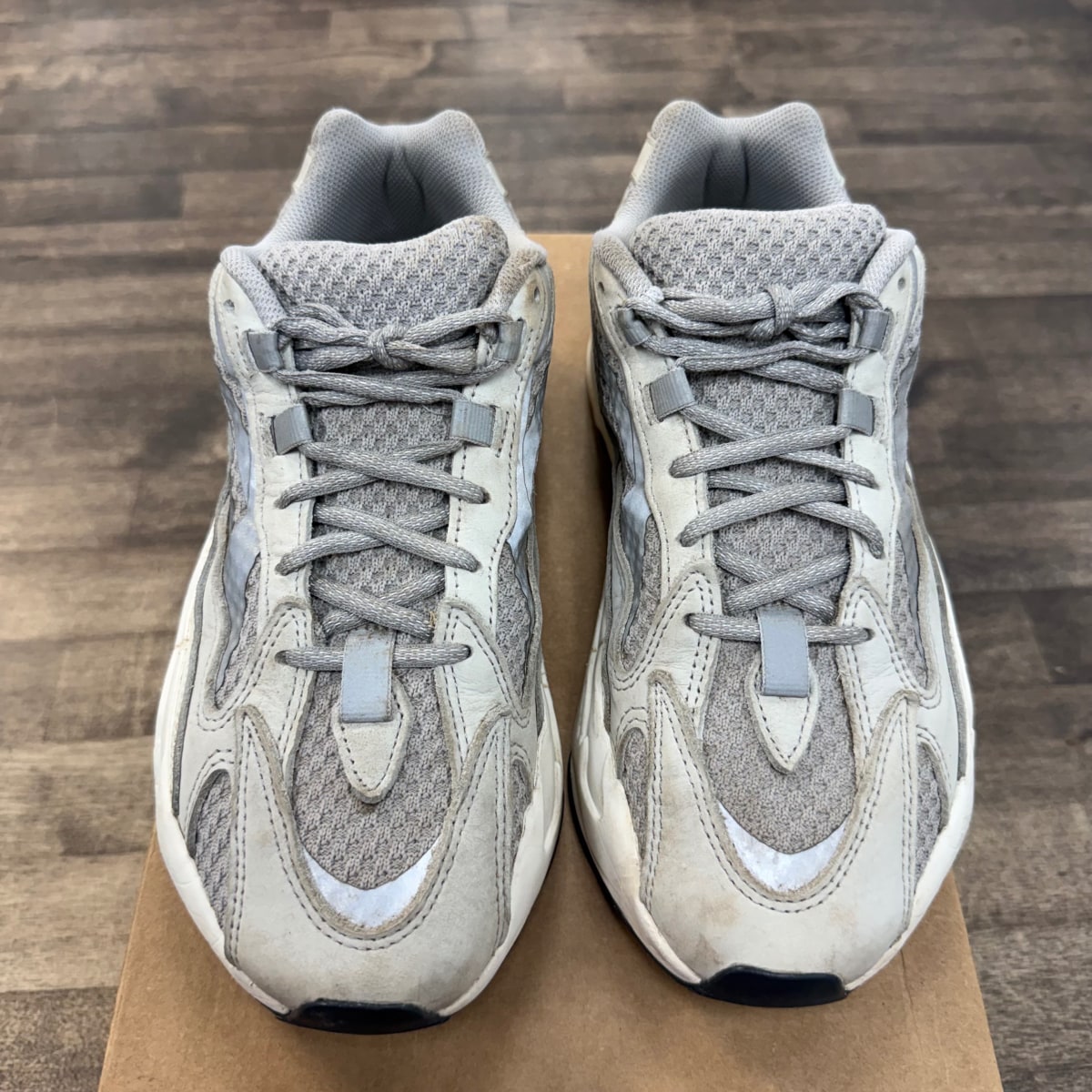 adidas Yeezy Boost 700 V2 Static Size 8.5 (Pre-Owned) - Image 2