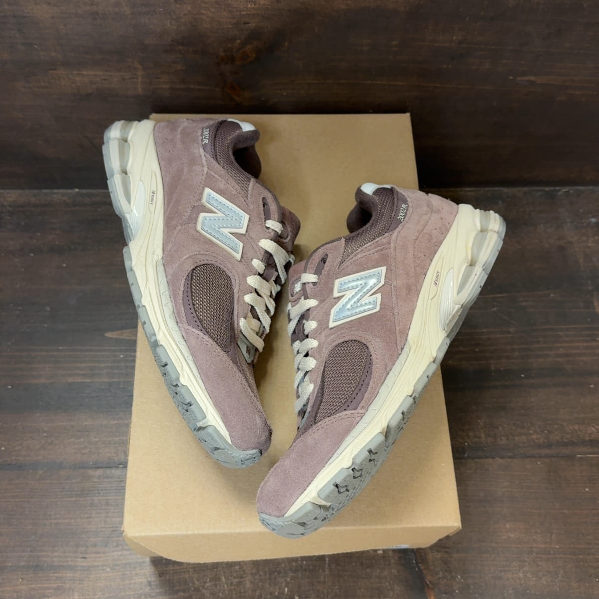 New Balance 2002R Black Fig Size 7 (Pre-Owned) - back
