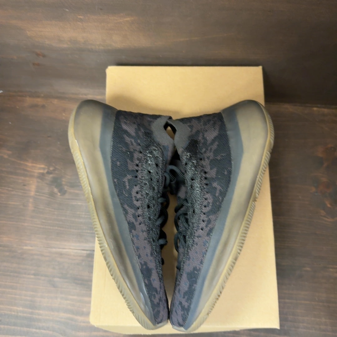 adidas Yeezy Boost 380 Onyx Size 7 (Pre-Owned) - Image 2