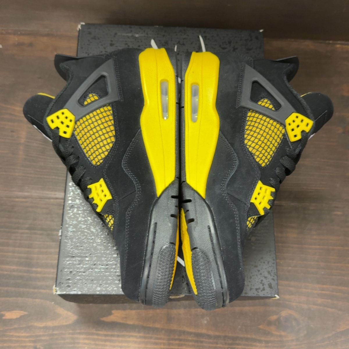 Jordan 4 Retro Thunder (2023) - Image 4