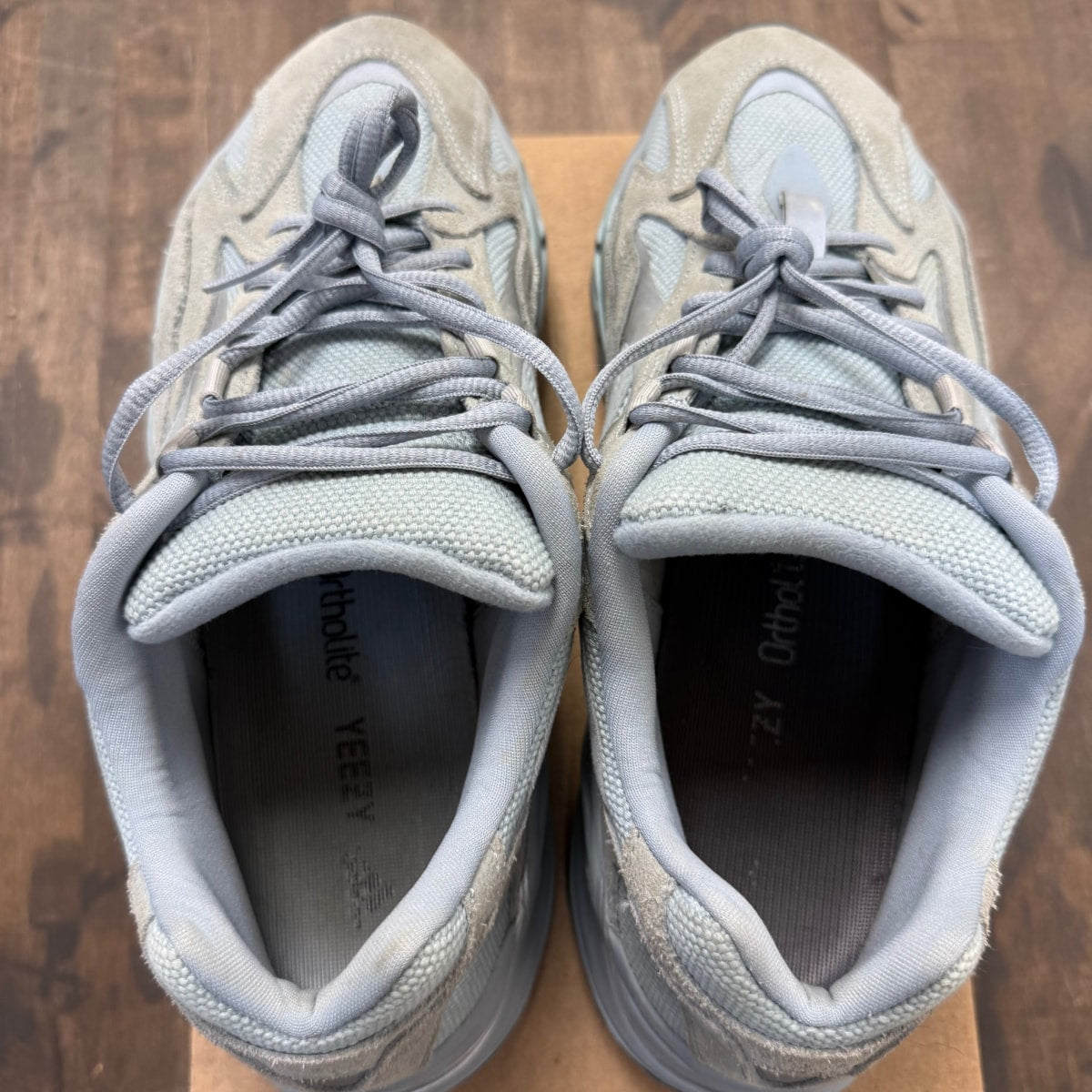 adidas Yeezy Boost 700 V2 Hospital Blue Size 12 (Pre-Owned) - Image 4