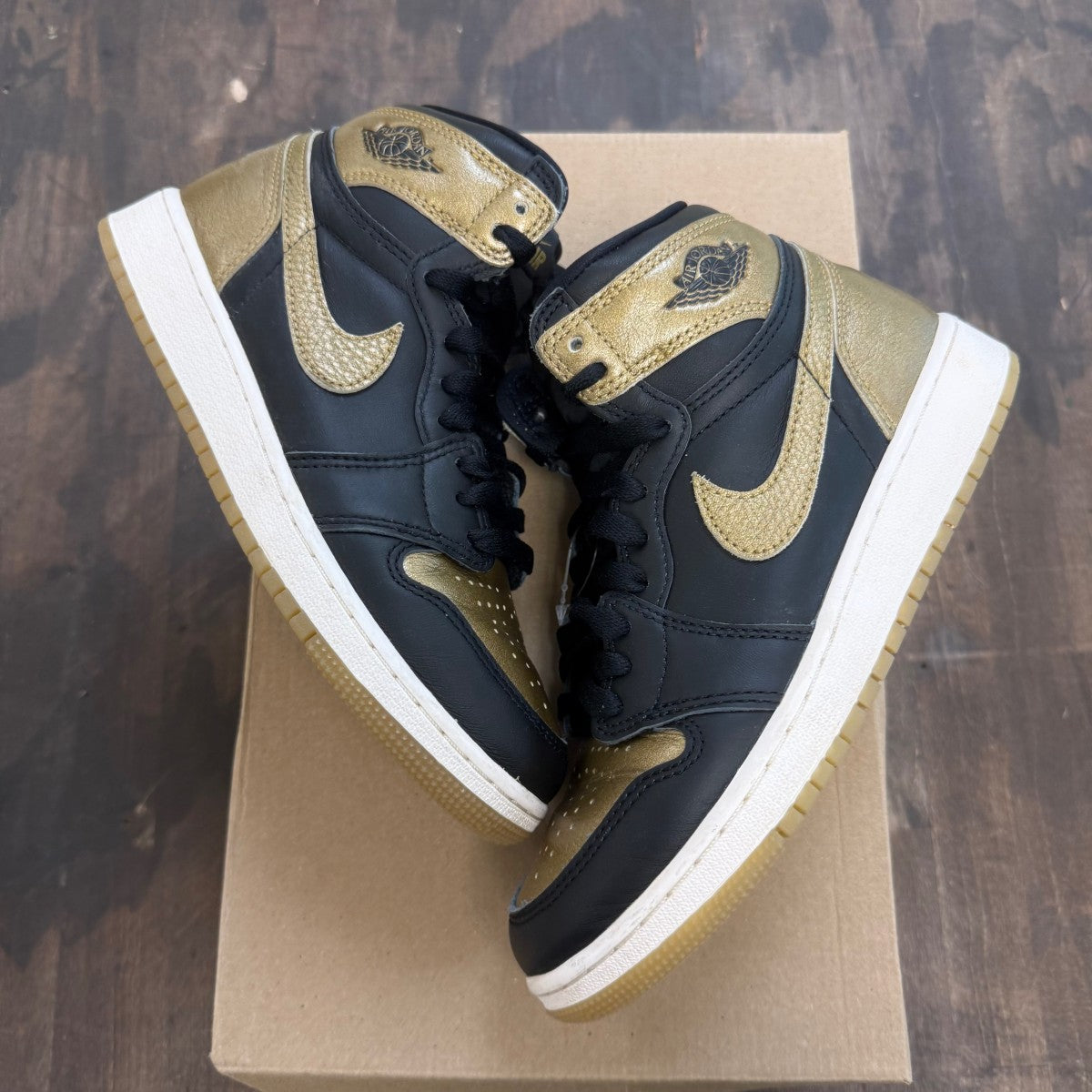 Jordan 1 Retro High OG Black Metallic Gold (GS) Size 5Y (Pre-Owned) - Image 1