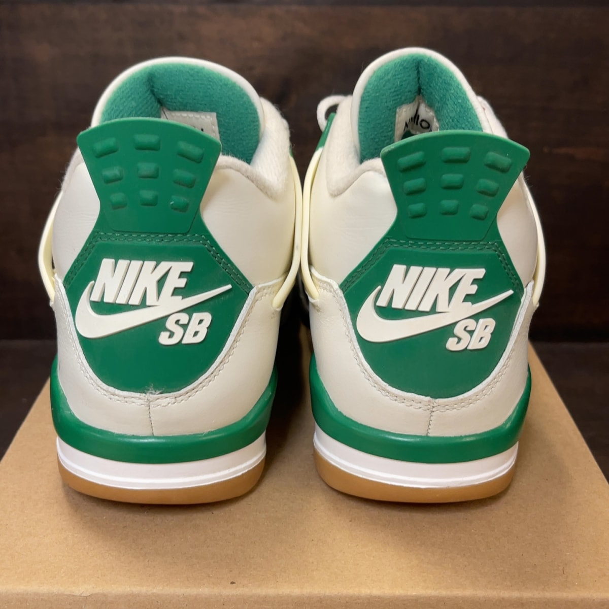 Jordan 4 Retro SB Pine Green Size 5.5 (Pre-Owned) - Image 5