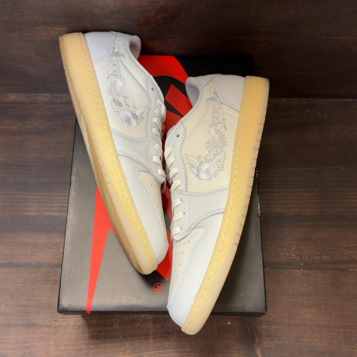 Jordan 1 Retro Low OG Rabbit Floral Swoosh - Image 2