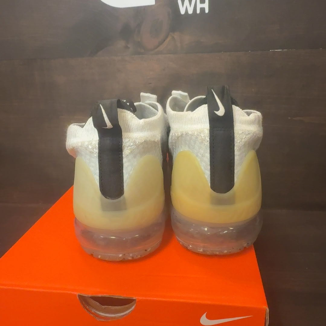 Nike Air VaporMax 2021 FK White Black Metallic Silver Size 8 (Pre-Owned)