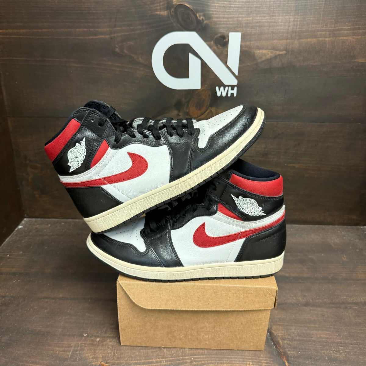 Jordan 1 Retro High Black Gym Red Size 11 (Pre-Owned) - Image 1
