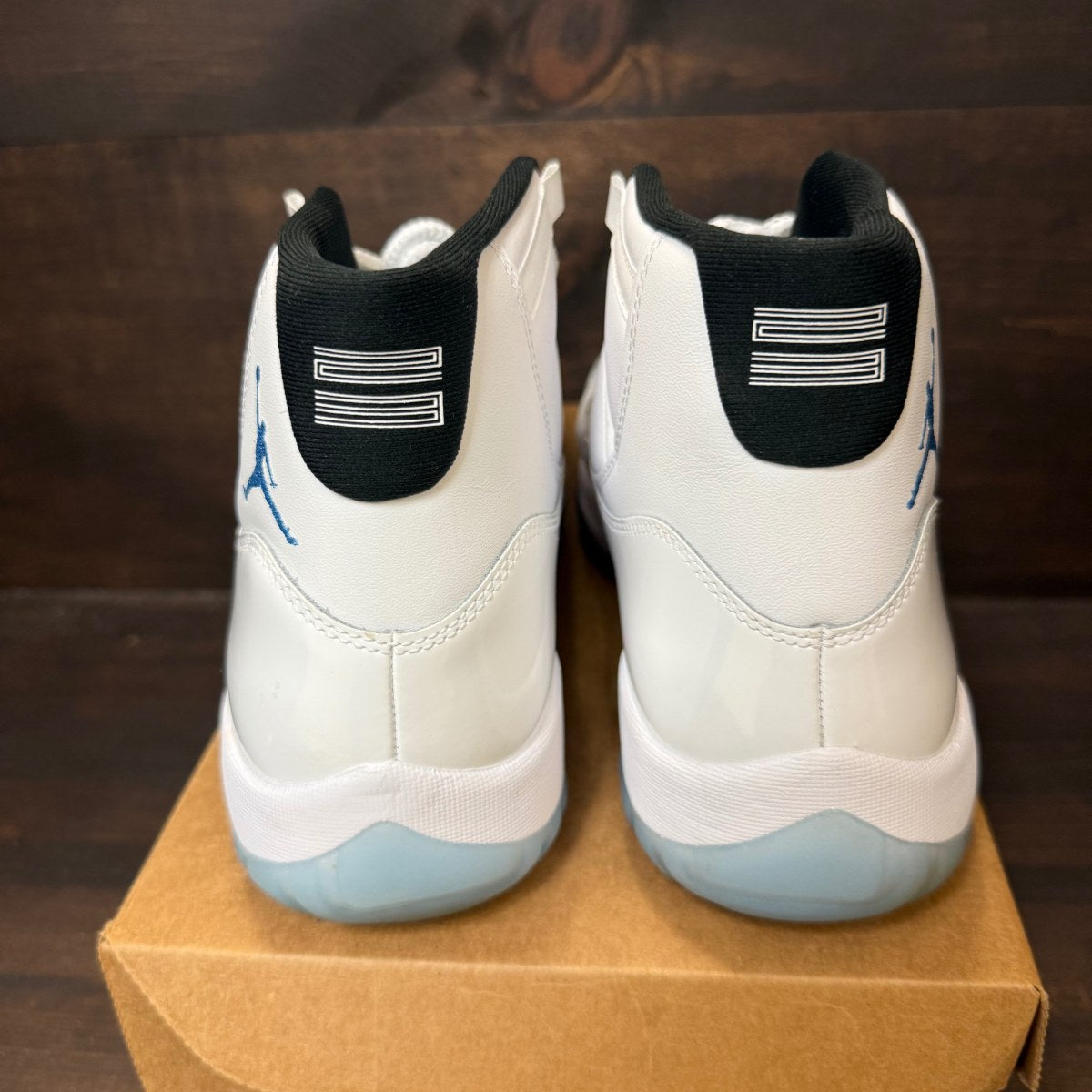 Jordan 11 Retro Legend Blue (2024) Size 13 (Pre-Owned) - Image 3