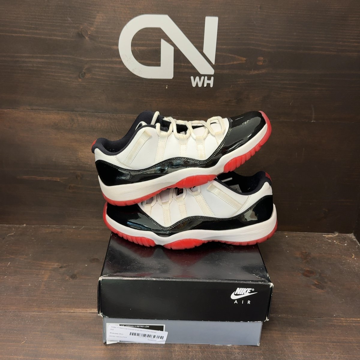 Jordan 11 Retro Low Concord Bred Size 9.5 (Pre-Owned) - front
