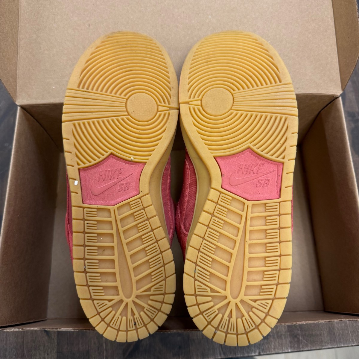 Nike SB Dunk Low Adobe Size 9 (Pre-Owned) - Image 3
