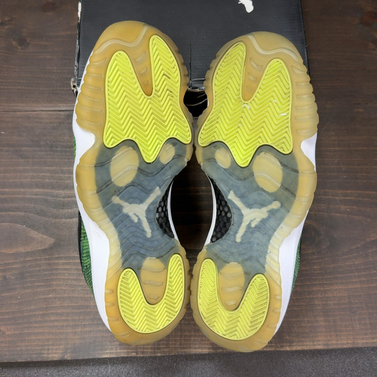 Jordan 11 Retro Low Green Snakeskin Size 8 (Pre-Owned) - Image 8