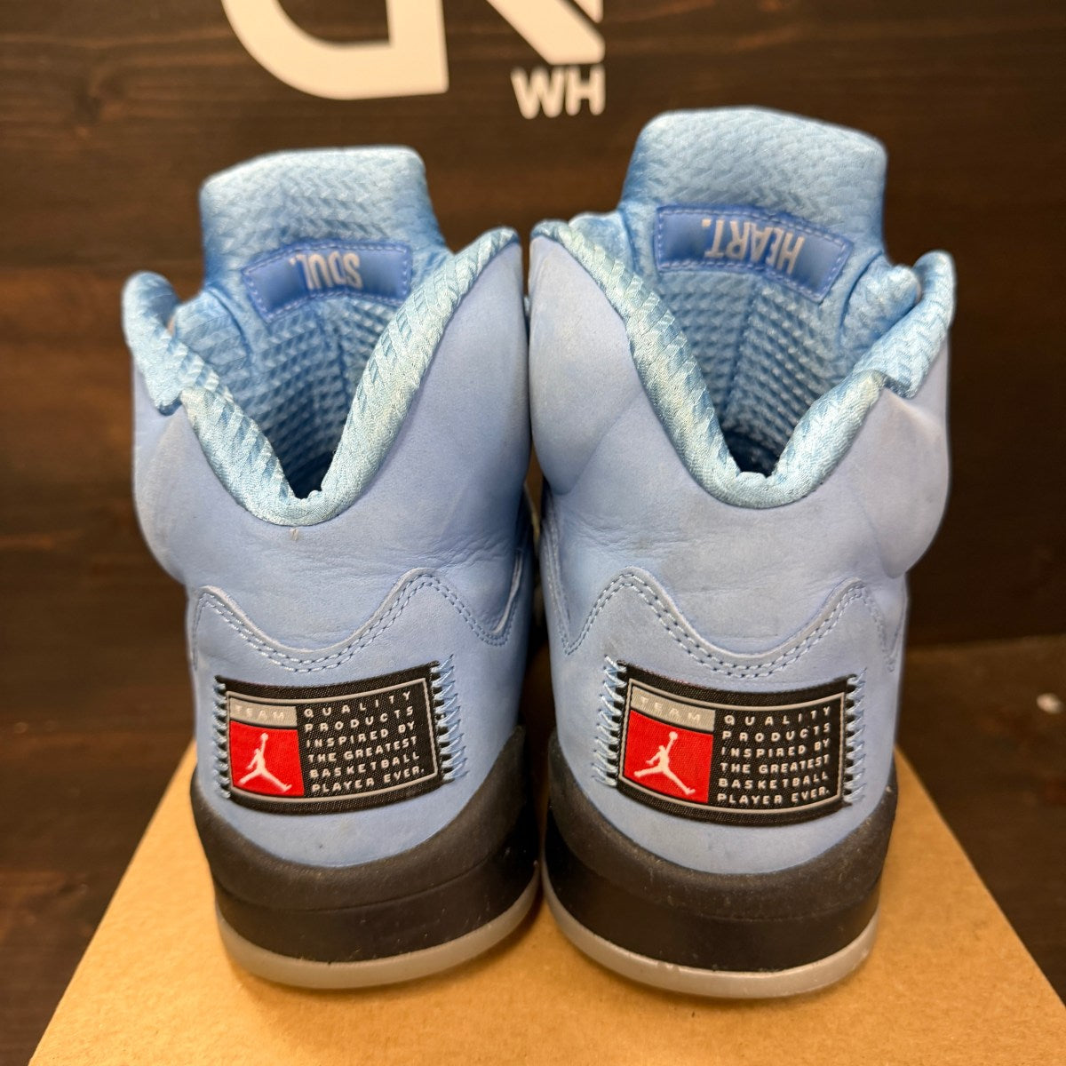 Jordan 5 Retro UNC University Blue Size 9 (Pre-Owned) - Image 4