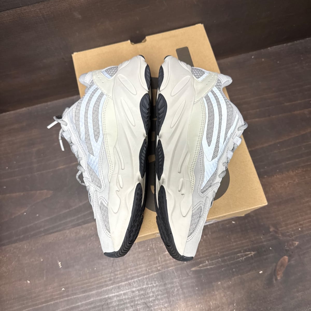 adidas Yeezy Boost 700 V2 Static Size 9.5 (Pre-Owned) - side