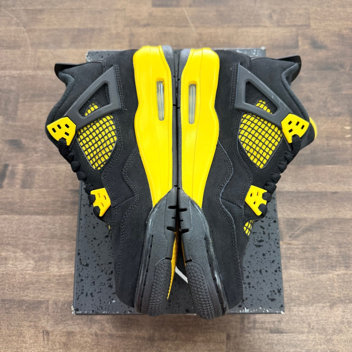 Jordan 4 Retro Thunder (2023) (GS) - Image 3