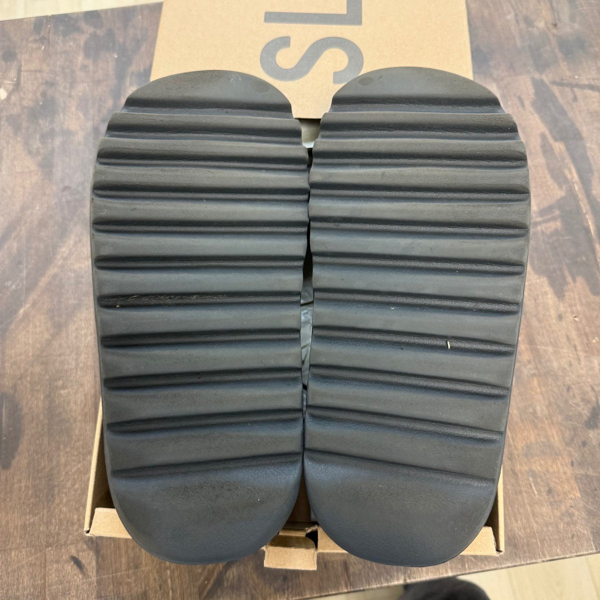 adidas Yeezy Slide Onyx - Image 6