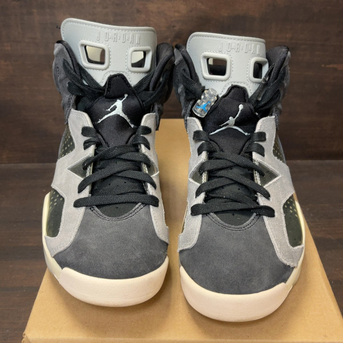 Jordan 6 Retro Tech Chrome (Women's) Size 8.5W (Pre-Owned) - Image 3
