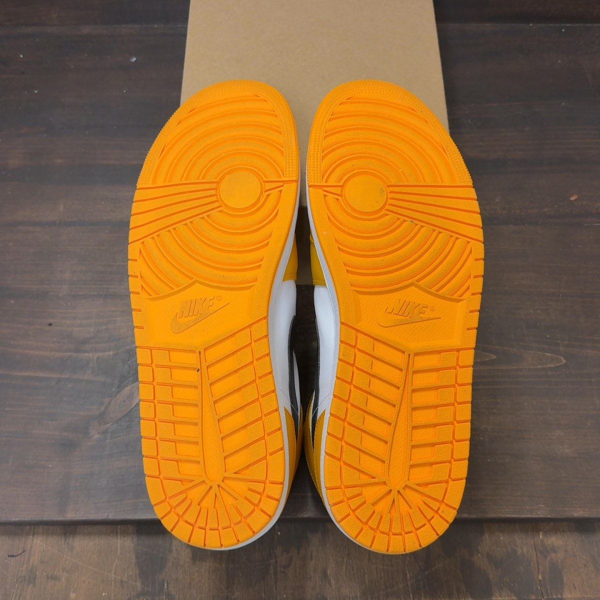 Jordan 1 Mid Taxi Size 15 (Pre-Owned) - Image 6